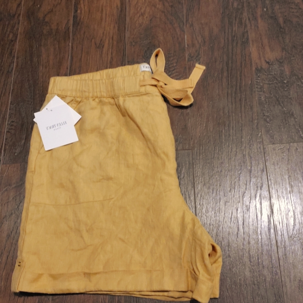 Shorts - Picture 9 of 10